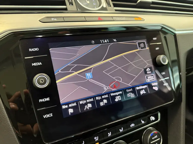 Volkswagen Passat Variant 1.5 TSI Highline Panoramadak Navigatie Full-led !! 2e Pinksterdag zijn wij geopend van 12.00 tot 17.00u !! afbeelding 23