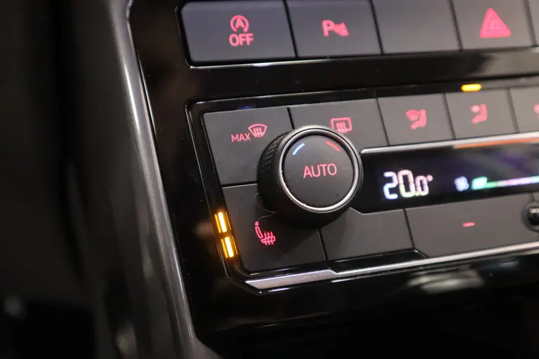 Volkswagen T-Cross 1.0 TSI Style Business R Navigatie Full-led Adaptive-cruise afbeelding 15