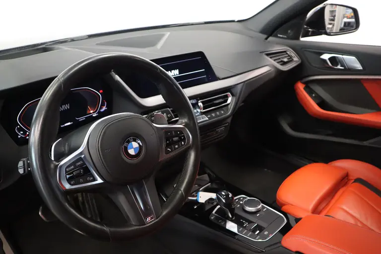 BMW 1-serie M135i xDrive High Executive Edition 306PK Headup Display Sportuitlaat Navigatie PDC VCP Cruise Control 19LMV  Volleder interieur Schaal stoelen 2 Jaar garantie mogelijk* ( vraag naar de voorwaarde) afbeelding 10