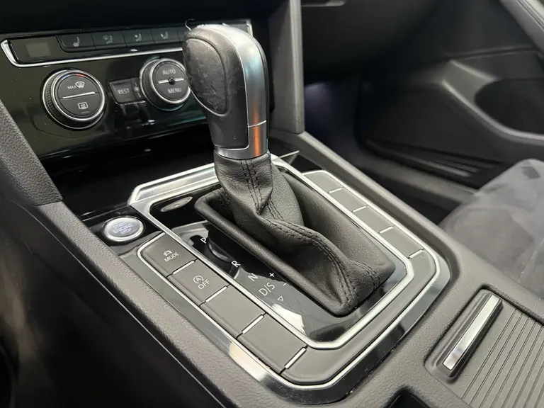 Volkswagen Passat Variant 1.5 TSI Highline Panoramadak Navigatie Full-led !! 2e Pinksterdag zijn wij geopend van 12.00 tot 17.00u !! afbeelding 13