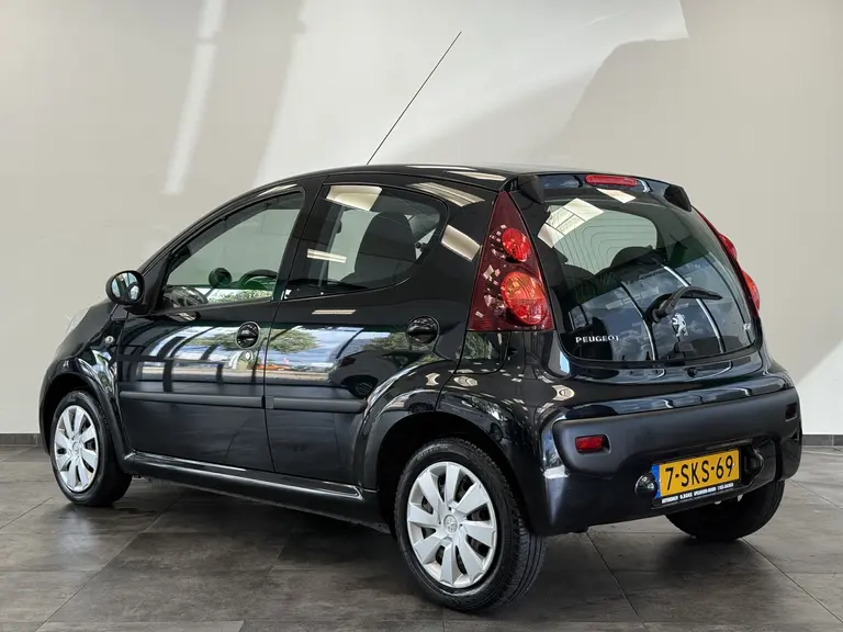 Peugeot 107 1.0 Active 5-Drs. Premium-Pack Airco Led afbeelding 4