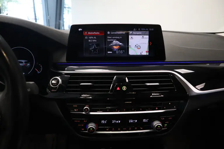 BMW 5 Serie Touring 520i High Executive Navigatie CruiseControl 18LMV Stoel / Stuur verwarming el trekhaak afbeelding 15