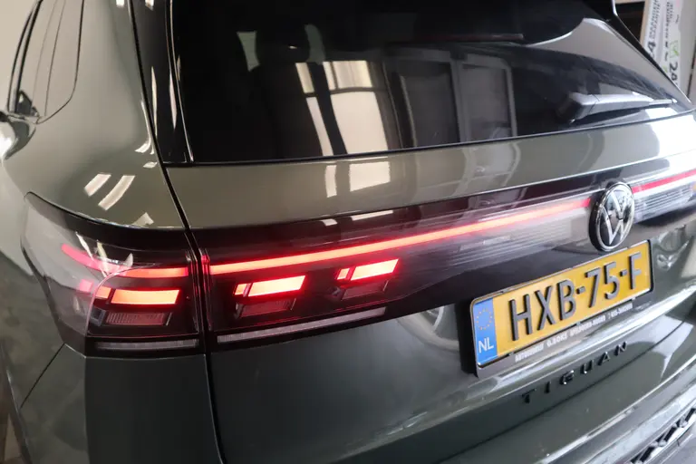Volkswagen Tiguan 1.5 eHybrid R-Line Business Volleder IQ-light Panoramadak elec.Trekhaak afbeelding 4
