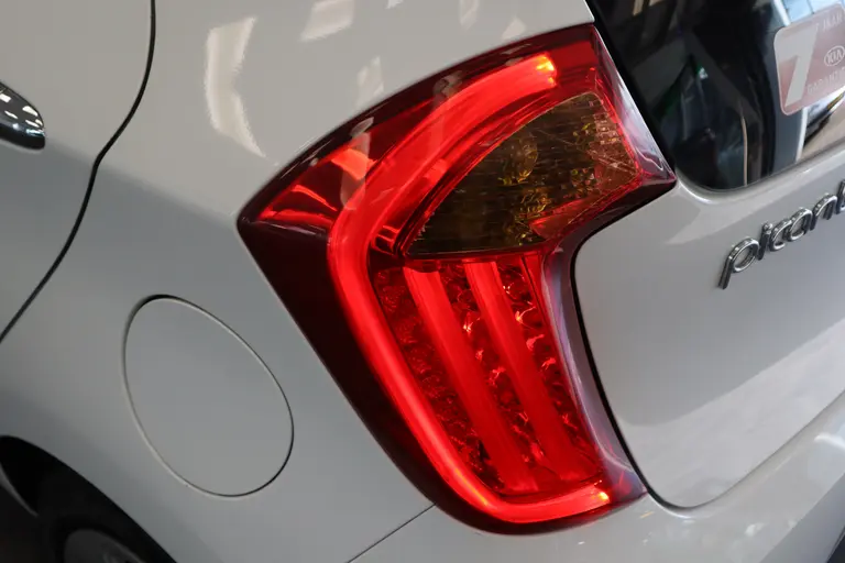 Kia Picanto 1.0 CVVT DynamicLine 5-Drs. ClimateControl CruiseControl afbeelding 4