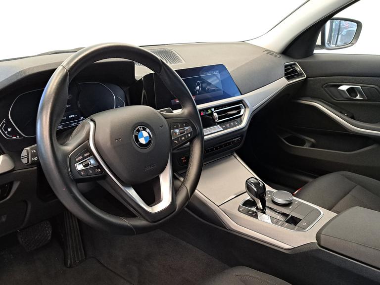 BMW 3 Serie 318i Executive Navigatie Clima Cruise PDC LM 157 PK! afbeelding 10