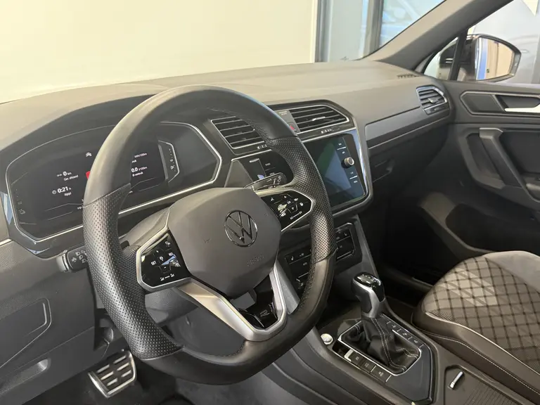 Volkswagen Tiguan 1.4 TSI eHybrid R-Line Business 245 PK Balck line Panorama ACC VCP Navigatie Sfeerverlichting afbeelding 7