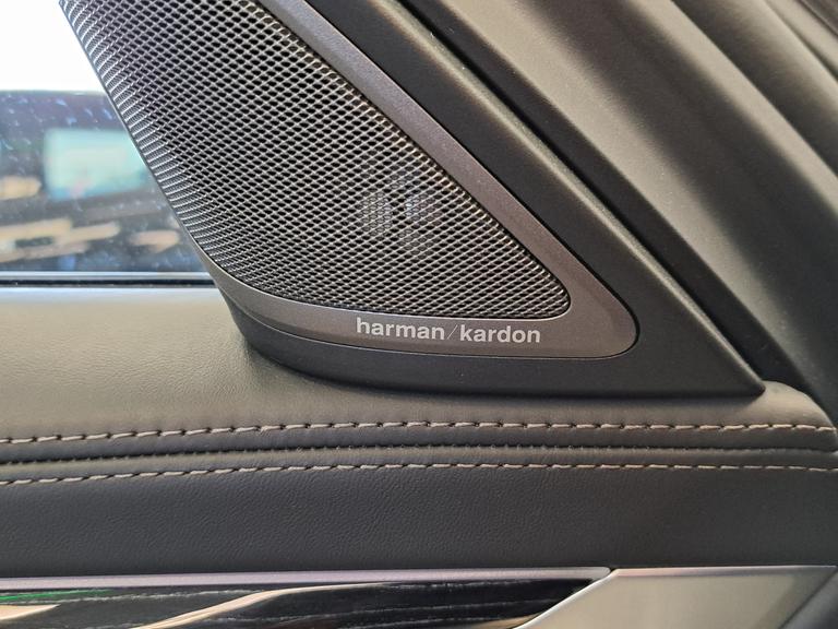 BMW 7 Serie 750i xDrive High Executive Laser Lights ACC Harman Kardon HUD Massage stoelen 530PK! afbeelding 24