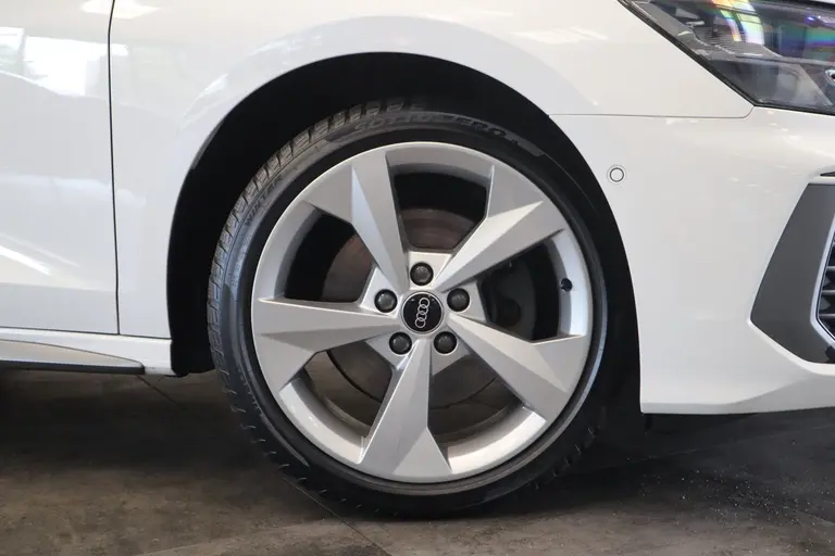Audi A3 Sportback 40 TFSI e S Line ACC PDC Panoramadak 18''LM 24 maanden garantie mogelijk (*vraag naar de voorwaarden) afbeelding 4