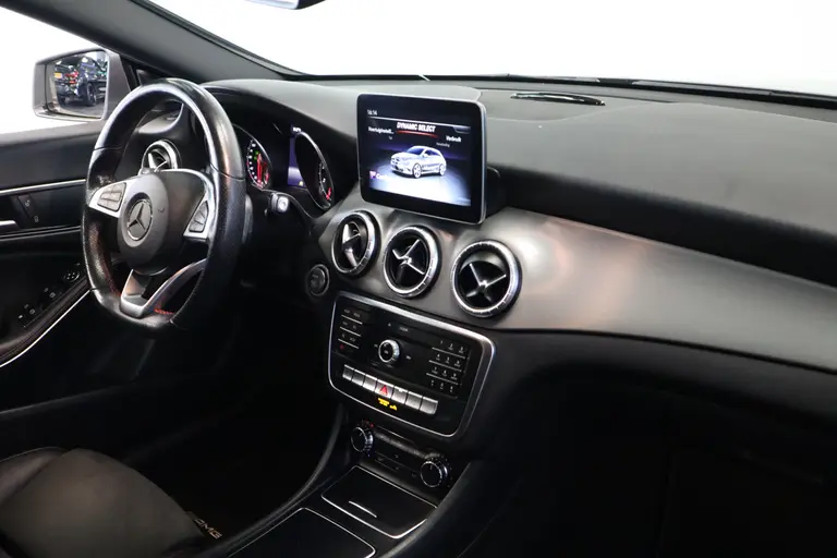 Mercedes-Benz CLA-Klasse Shooting Brake 180 AMG Full-led Navigatie 18'lmv * 2e Paasdag zijn wij geopend van 12:00 tot 17:00uur! * afbeelding 11