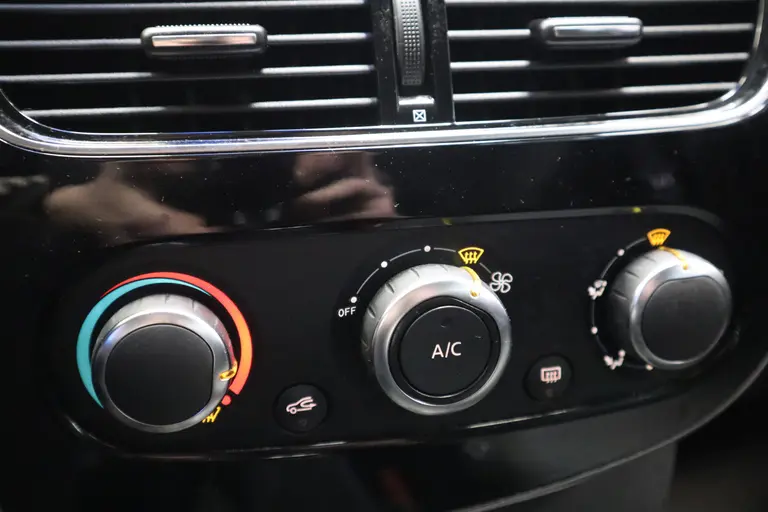Renault Clio Estate 0.9 TCe Zen Navigatie cruise control, 16LMV Dakrails 2 Jaar garantie mogelijk* ( vraag naar de voorwaarde) afbeelding 10