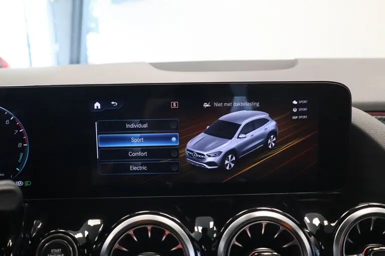 Mercedes-Benz GLA 250 e Business Solution AMG Limited Pano dak LED CC Lane Assist afbeelding 18