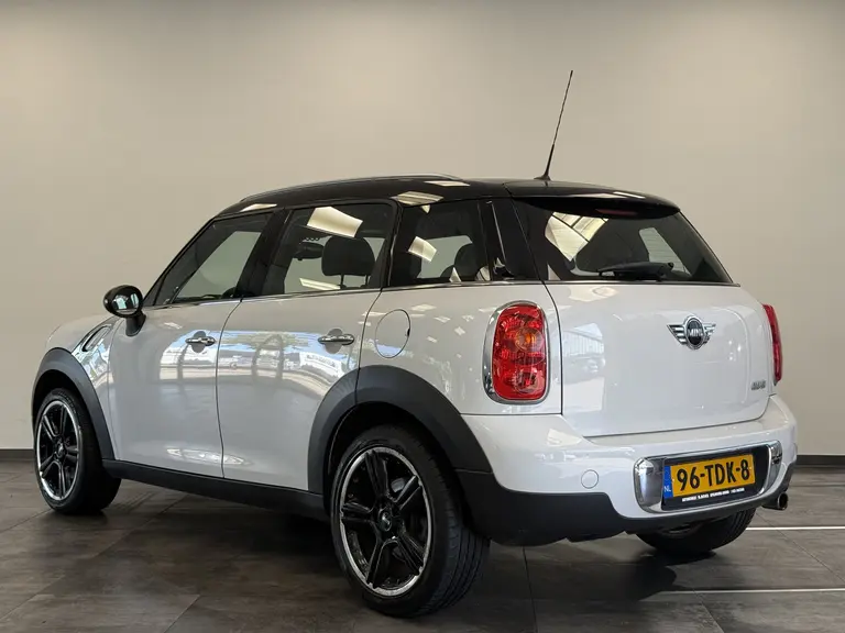 MINI Countryman 1.6 Cooper Chili 17'lmv Airco CruiseControl Two-Tone afbeelding 3