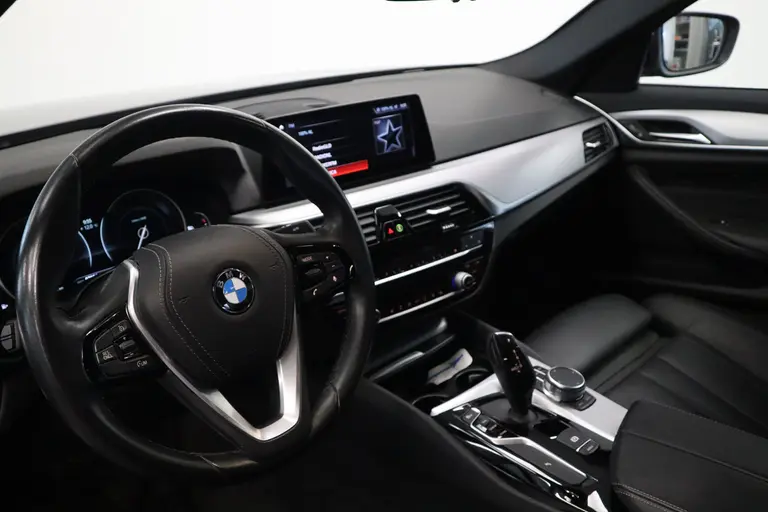 BMW 5 Serie 520i Corporate Lease High Executive Connect drive Navigatie PDC Cruise Control 18LMV Vol Leder afbeelding 9