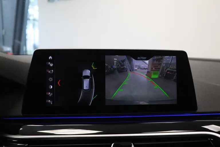 BMW 5 Serie Touring 520i High Executive Navigatie CruiseControl 18LMV Stoel / Stuur verwarming el trekhaak afbeelding 24