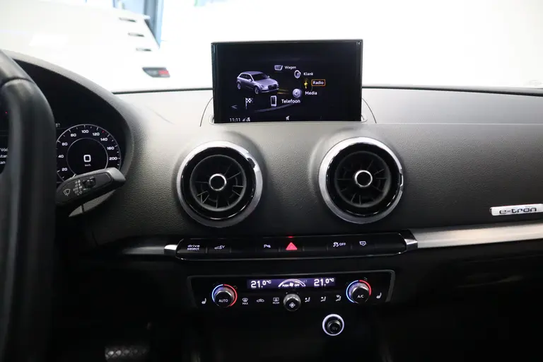 Audi A3 Sportback 1.4 e-tron Sport Navigatie el trekhaak 18LMV Cruise Control stoelverwarming afbeelding 11