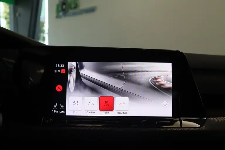 Volkswagen Golf 2.0 TSI GTI ACC Navi Panoramadak Milltek Uitlaat afbeelding 22