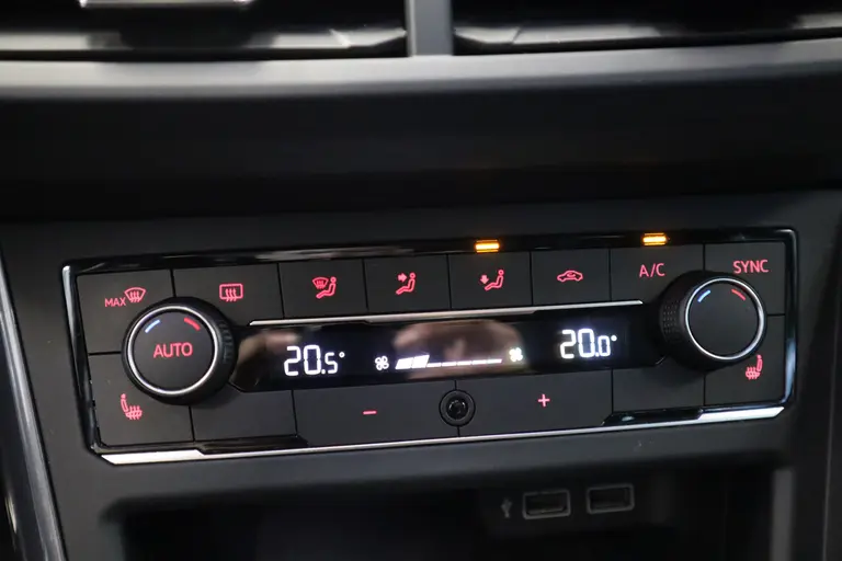 Volkswagen Polo 1.0 TSI Highline Business R Panorama Navigatie Cruise Control R-line interieur 17LMV stoelverwarming afbeelding 14
