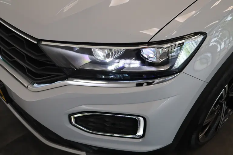 Volkswagen T-Roc 1.5 TSI Style 150pk Panoramadak Full-Led Navigatie 18'lmv afbeelding 6
