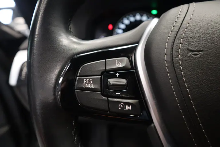 BMW 5 Serie 520i Corporate Lease High Executive Connect drive Navigatie PDC Cruise Control 18LMV Vol Leder afbeelding 13
