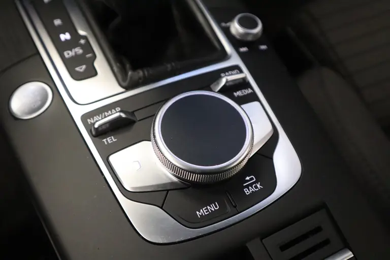 Audi A3 Sportback 1.4 e-tron Sport Navigatie el trekhaak 18LMV Cruise Control stoelverwarming afbeelding 14