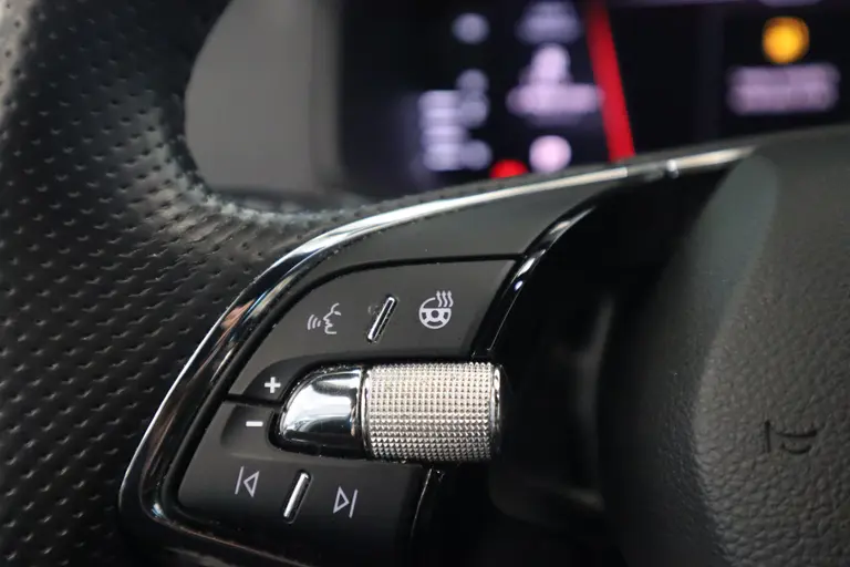 Skoda Karoq 1.5 TSI ACT Sportline Business CruiseControl Trekhaak Full-led 24 maanden garantie mogelijk (*vraag naar de voorwaarden) afbeelding 14