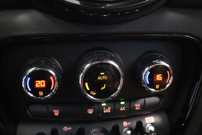 MINI Clubman 306PK 2.0 JCW ALL4 Harmann Kardon Navigatie Cruise control vol leder interieur 18LMV * 2e Paasdag zijn wij geopend van 12:00 tot 17:00uur! * afbeelding 14