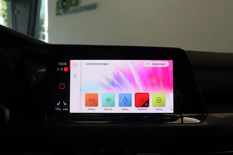 Volkswagen Golf 2.0 TSI GTI ACC Navi Panoramadak Milltek Uitlaat afbeelding 21