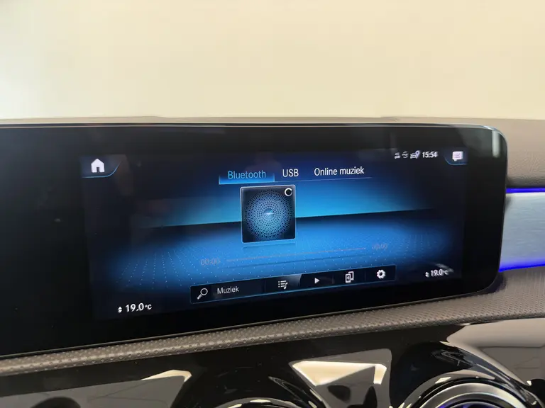 Mercedes-Benz A-Klasse 180 Business Solution AMG Cruise/CLimate panoramadak PDC Multibeam LED 24 maanden garantie mogelijk (*vraag naar de voorwaarden) afbeelding 30