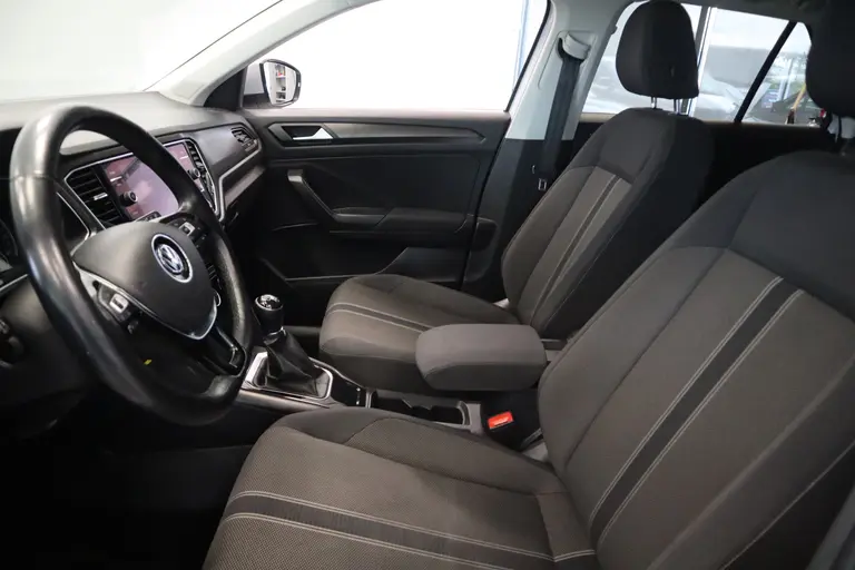 Volkswagen T-Roc 1.5 TSI Style 150pk Panoramadak Full-Led Navigatie 18'lmv afbeelding 9