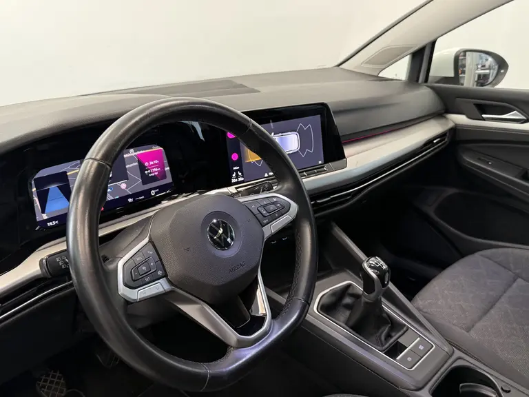 Volkswagen Golf 1.5 TSI Highline Business R 150pk Panorama Navigatie Sfeerverliching DAB+ Apple Carplay Cruise Control 17LMV afbeelding 9