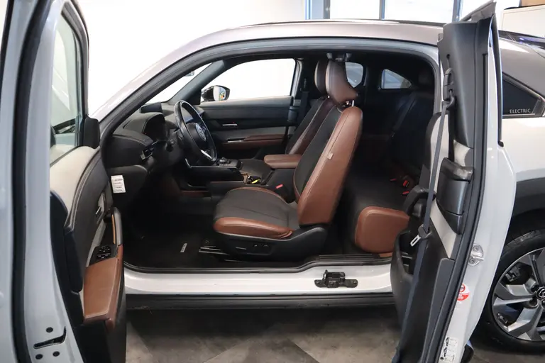 Mazda MX-30 e-SkyActiv 145 First Edition 36 kWh Navigatie Halfleder interieur 18 lmv lane ass. afbeelding 7
