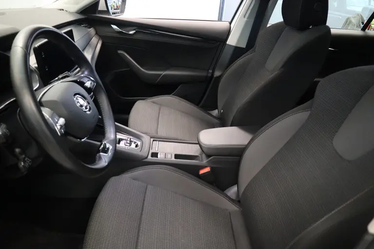 Skoda Octavia Combi 1.4 TSI iV PHEV Business Edition Panoramadak Navigatie Full-led afbeelding 9