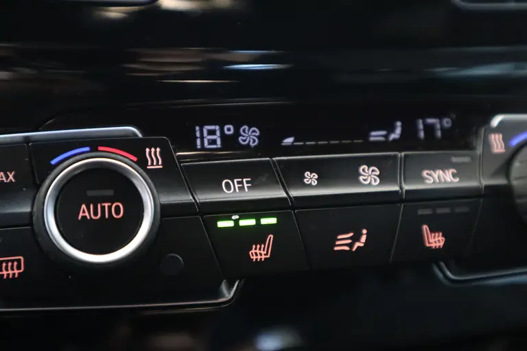 BMW X1 xDrive20i Centennial High Executive M-Sport Navigatie Cruise Control 18LMV  volleder interieur  stoelverwarming * 2e Paasdag zijn wij geopend van 12:00 tot 17:00uur! * afbeelding 13
