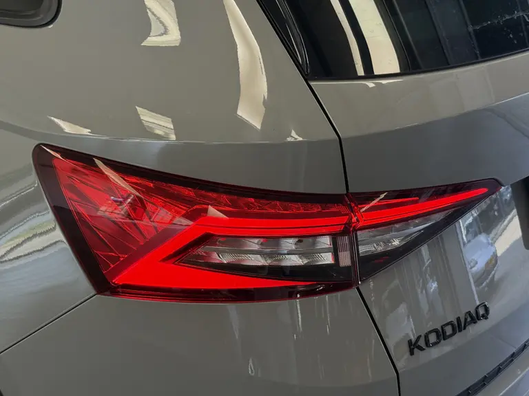 Skoda Kodiaq 1.5 TSI Sportline Business Full-led Adaptive-Cruise 20"lmv 24 maanden garantie mogelijk (*vraag naar de voorwaarden) afbeelding 25