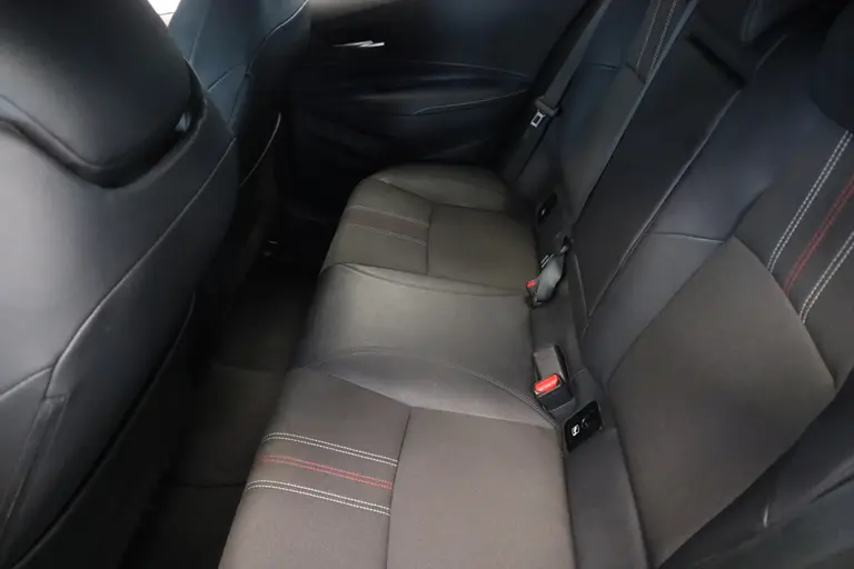 Toyota Corolla Touring Sports 1.8 Hybrid GR-Sport 17LMV Cruise Control  Cruise Control Apple carplay 2 Jaar garantie mogelijk* ( vraag naar de voorwaarde) afbeelding 18