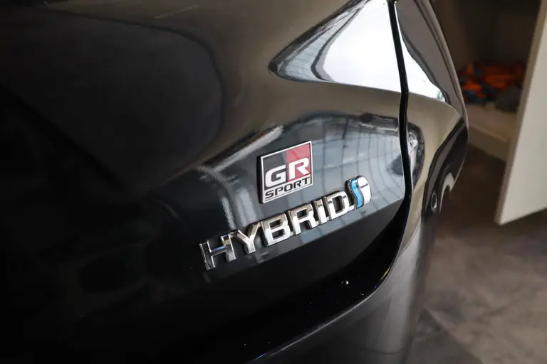 Toyota Corolla Touring Sports 1.8 Hybrid GR-Sport 17LMV Cruise Control  Cruise Control Apple carplay 2 Jaar garantie mogelijk* ( vraag naar de voorwaarde) afbeelding 6