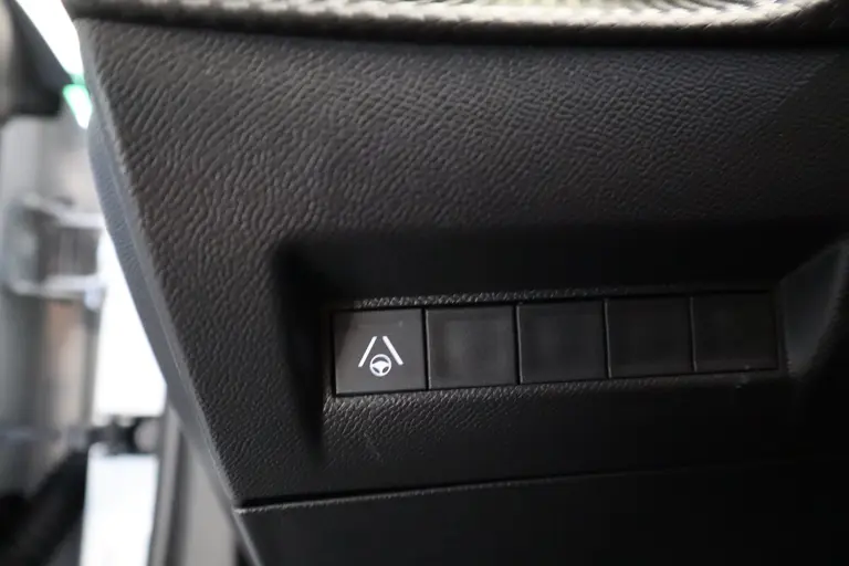 Peugeot 2008 1.2 PureTech 130 GT Dab+ PDC  VCP 17LMV  130PK Navigatie 24 maanden garantie mogelijk (*vraag naar de voorwaarden) afbeelding 14