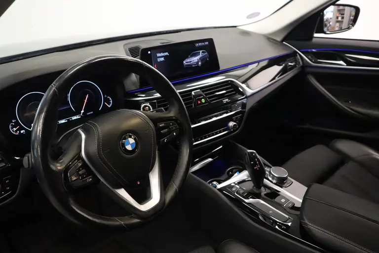 BMW 5 Serie Touring 520i High Executive Navigatie CruiseControl 18LMV Stoel / Stuur verwarming el trekhaak afbeelding 10