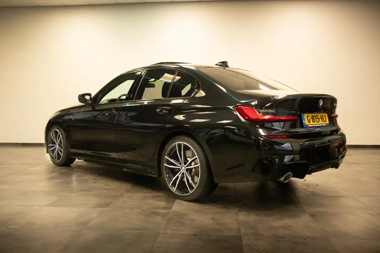 BMW 3-serie 330e High Executive M-Sport+ Head-up Laser-led Schuif/kanteldak 19"lmv 2 Jaar garantie mogelijk* ( vraag naar de voorwaarde) afbeelding 3