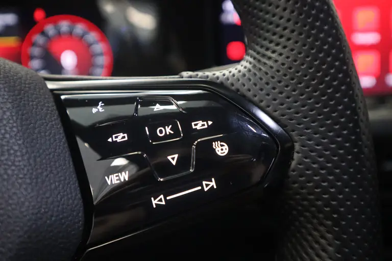 Volkswagen Golf 2.0 TSI GTI ACC Navi Panoramadak Milltek Uitlaat afbeelding 14