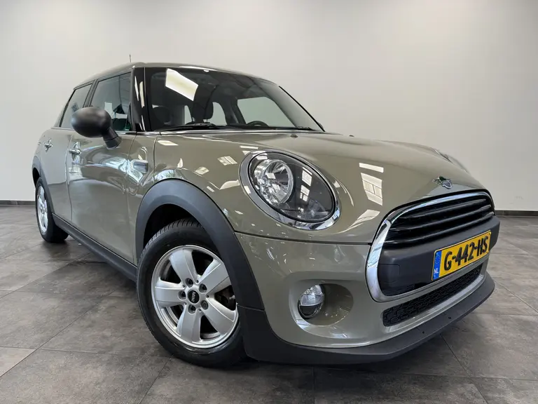 MINI Mini 1.5 One Salt 5-Drs. Airco CruiseControl Navigatie afbeelding 3