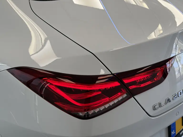 Mercedes-Benz CLA-Klasse 200 AMG Line Panoramadak Full-led Sfeerverlichting * 2e Paasdag zijn wij geopend van 12:00 tot 17:00uur! * afbeelding 6