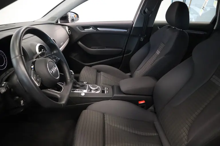 Audi A3 Sportback 1.4 e-tron Sport Navigatie el trekhaak 18LMV Cruise Control stoelverwarming afbeelding 7