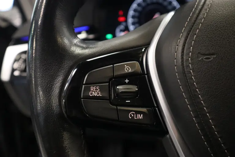 BMW 5 Serie Touring 520i High Executive Navigatie CruiseControl 18LMV Stoel / Stuur verwarming el trekhaak afbeelding 14