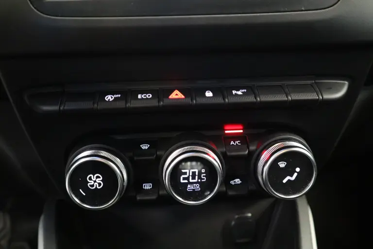 Dacia Duster 1.3 TCe Prestige 130 PK Navigatie 17LMV DAB+ CruiseControl  Climate Control Trekhaak afbeelding 12