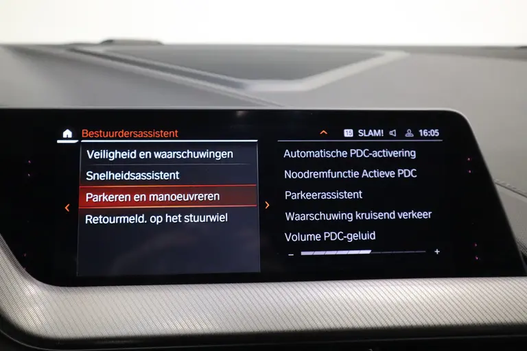 BMW 1-serie M135i xDrive High Executive Edition 306PK Headup Display Sportuitlaat Navigatie PDC VCP Cruise Control 19LMV  Volleder interieur Schaal stoelen 2 Jaar garantie mogelijk* ( vraag naar de voorwaarde) afbeelding 18