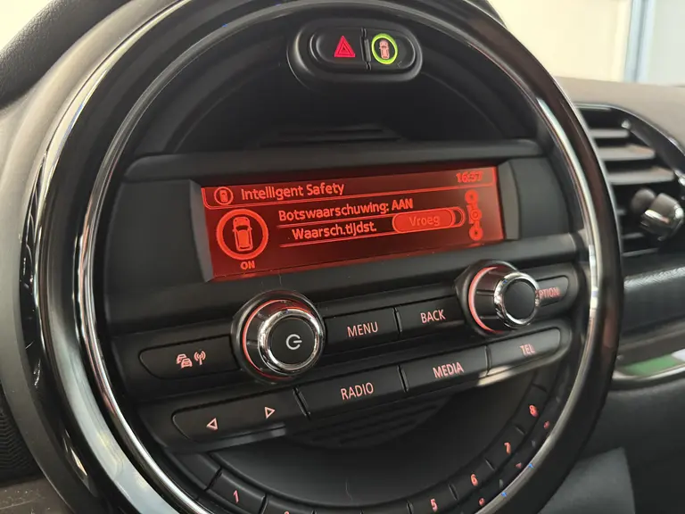 MINI Clubman 1.5 One Pepper ClimateControl 17'lmv TwoTone lak PDC * 2e Paasdag zijn wij geopend van 12:00 tot 17:00uur! * afbeelding 16