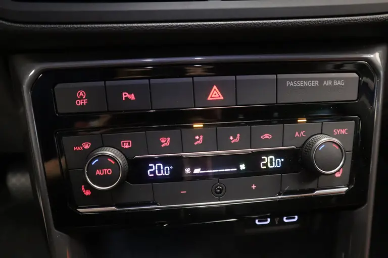 Volkswagen T-Cross 1.0 TSI Style Business R Navigatie Full-led Adaptive-cruise afbeelding 14