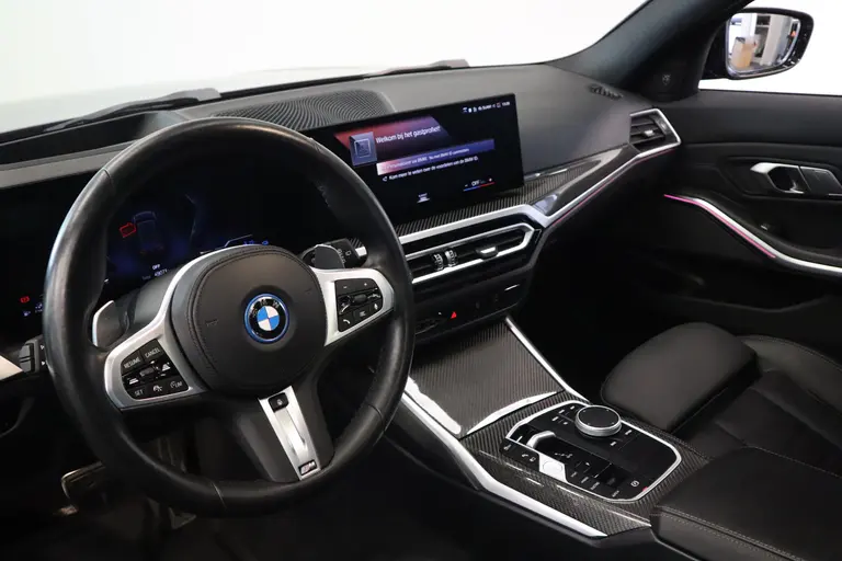 BMW 3-serie 320e ACC PDC Head-UP Panoramadak Harman&Kardon Carbon 20''LM Individual Performance 400PK 24 maanden garantie mogelijk (*vraag naar de voorwaarden) afbeelding 10