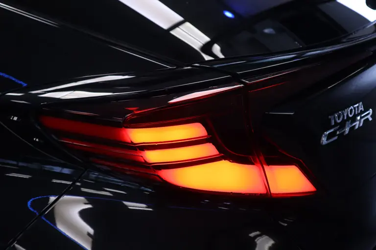 Toyota C-HR 2.0 Hybrid Executive Navigatie Cruise control 18LMV trekhaak DAB+ 24 maanden garantie mogelijk (*vraag naar de voorwaarden) afbeelding 6
